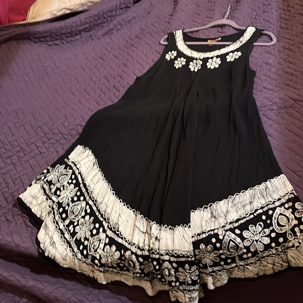 Women’s sakkas black and tan mid length summer dress ….free size